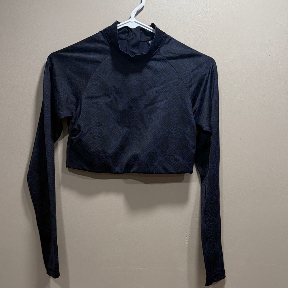 Athleta Black Long Sleeve Crop Top size small